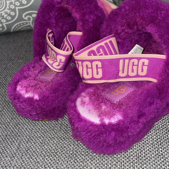FUCHSIA PINK UGG FLUFF YEAH SLIDES 🍭🍬 - Picture 6 of 8